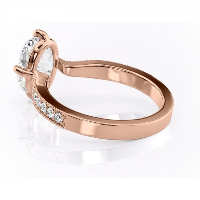 Inel de logodnă Thalia din aur Rose 14kt cu moissanite tăietură ovală – Montură pavé rafinată pentru profil mediu | Personalizează și configurează gratuit online [5]