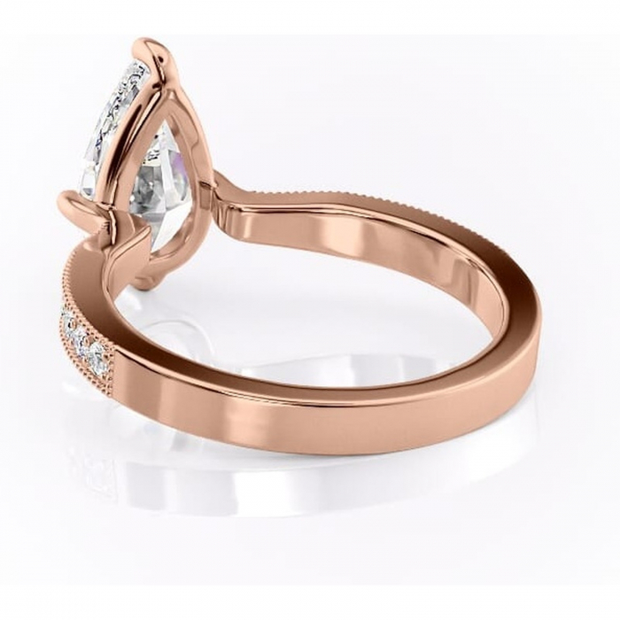 Inel de logodnă Thalia din aur Rose 18kt cu moissanite tăietură pară – Montură pavé rafinată pentru profil mediu | Personalizează și configurează gratuit online [4]