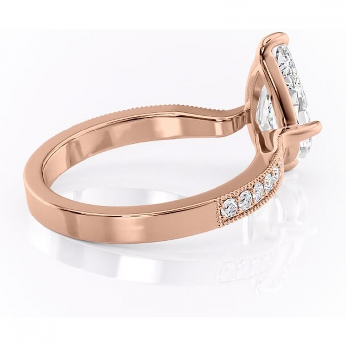 Inel de logodnă Thalia din aur Rose 18kt cu moissanite tăietură pară – Montură pavé rafinată pentru profil mediu | Personalizează și configurează gratuit online [3]