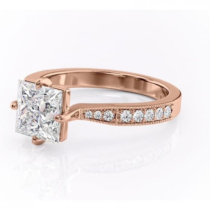 Inel de logodnă Thalia din aur Rose 18kt cu moissanite tăietură princess – Montură pavé rafinată pentru profil mediu | Personalizează și configurează gratuit online [7]