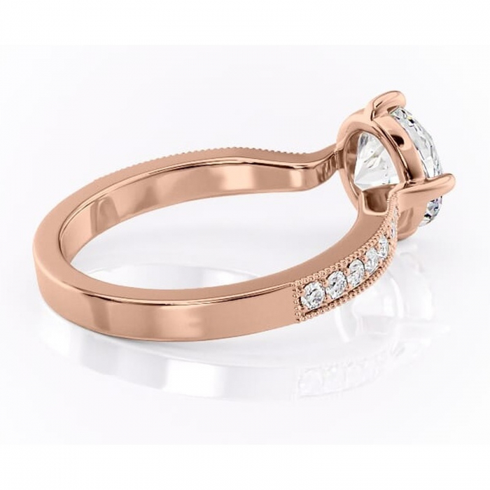 Inel de logodnă Thalia din aur Rose 14kt cu moissanite tăietură rotundă – Montură pavé rafinată pentru profil mediu | Personalizează și configurează gratuit online [3]