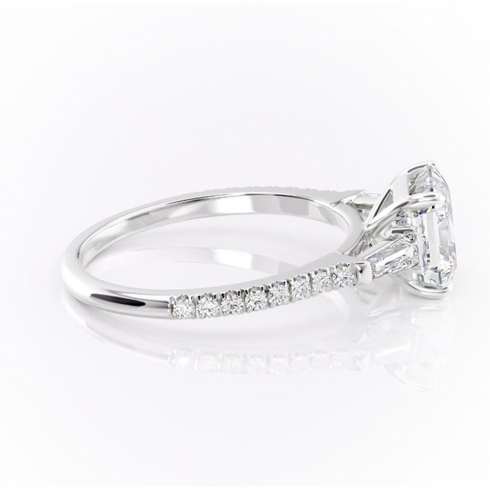 Inel de logodnă Theodora din aur Alb 14kt cu moissanite tăietură asscher – Montură cu trei pietre rafinată pentru profil înalt | Personalizează și configurează gratuit online [2]