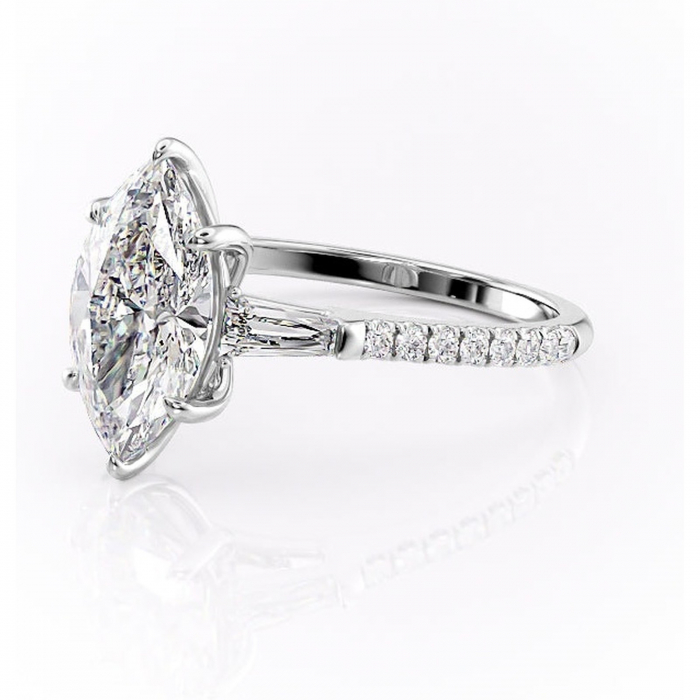 Inel de logodnă Theodora din aur Alb 14kt cu moissanite tăietură marquise – Montură cu trei pietre rafinată pentru profil înalt | Personalizează și configurează gratuit online [7]