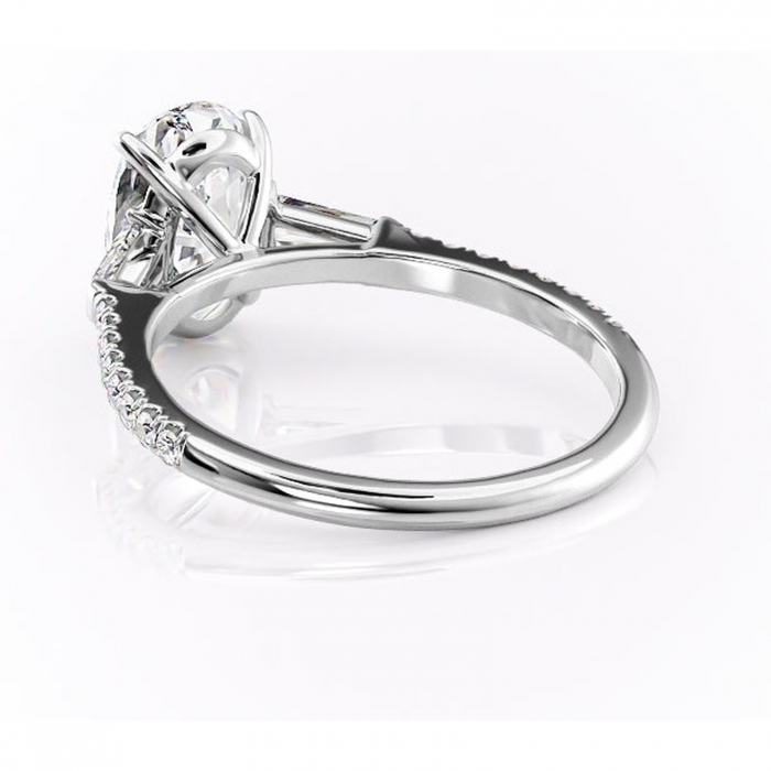 Inel de logodnă Theodora din aur Alb 14kt cu moissanite tăietură ovală – Montură cu trei pietre rafinată pentru profil înalt | Personalizează și configurează gratuit online [4]