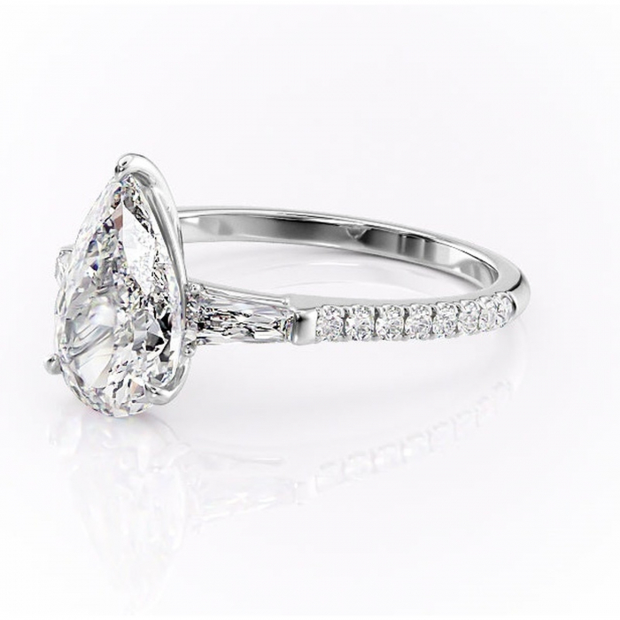 Inel de logodnă Theodora din aur Alb 14kt cu moissanite tăietură pară – Montură cu trei pietre rafinată pentru profil înalt | Personalizează și configurează gratuit online [7]