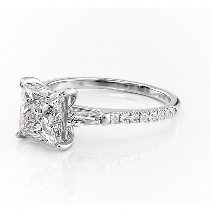 Inel de logodnă Theodora din aur Alb 14kt cu moissanite tăietură princess – Montură cu trei pietre rafinată pentru profil înalt | Personalizează și configurează gratuit online [7]