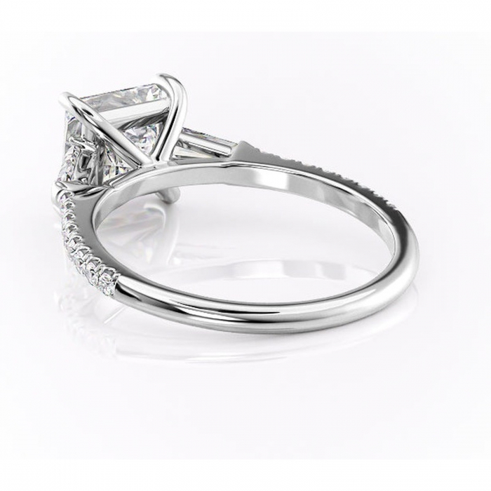 Inel de logodnă Theodora din aur Alb 14kt cu moissanite tăietură princess – Montură cu trei pietre rafinată pentru profil înalt | Personalizează și configurează gratuit online [4]