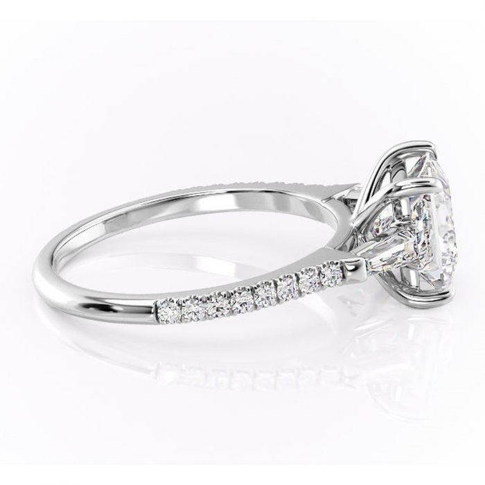Inel de logodnă Theodora din aur Alb 14kt cu moissanite tăietură princess – Montură cu trei pietre rafinată pentru profil înalt | Personalizează și configurează gratuit online [2]