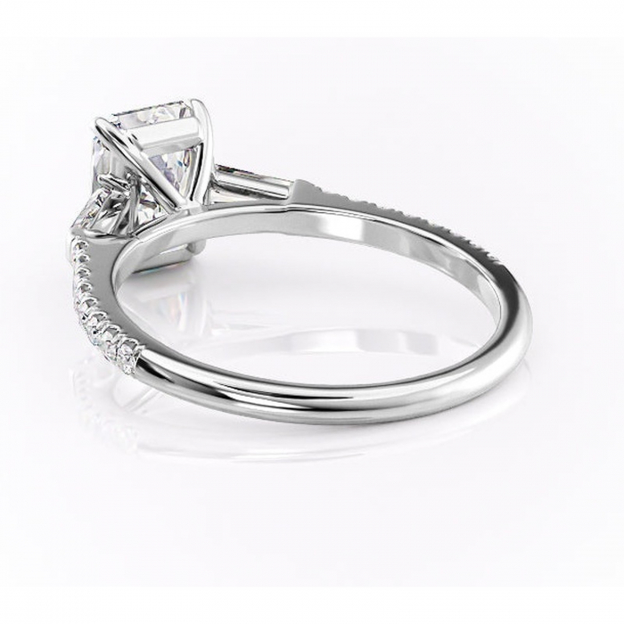 Inel de logodnă Theodora din aur Alb 14kt cu moissanite tăietură radiantă – Montură cu trei pietre rafinată pentru profil înalt | Personalizează și configurează gratuit online [4]