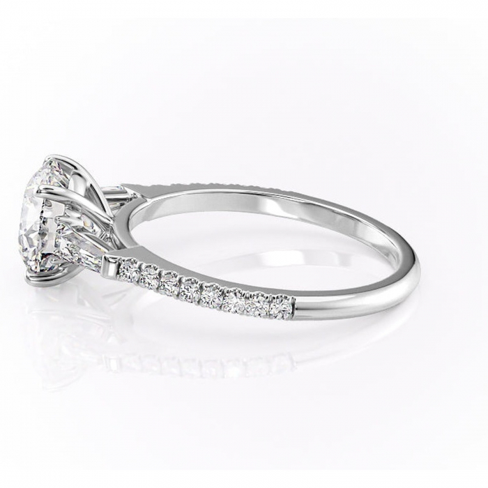 Inel de logodnă Theodora din aur Alb 14kt cu moissanite tăietură rotundă – Montură cu trei pietre rafinată pentru profil înalt | Personalizează și configurează gratuit online [6]