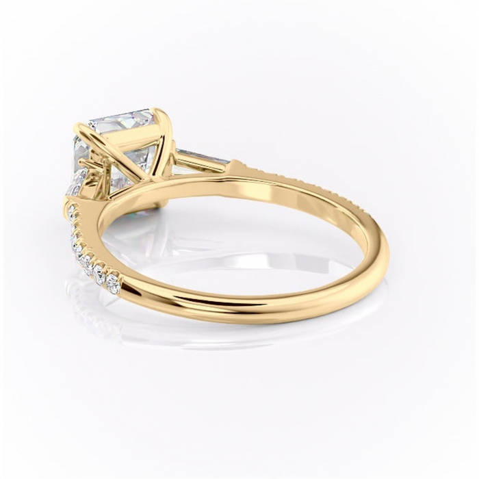 Inel de logodnă Theodora din aur Galben 18kt cu moissanite tăietură asscher – Montură cu trei pietre rafinată pentru profil înalt | Personalizează și configurează gratuit online [4]
