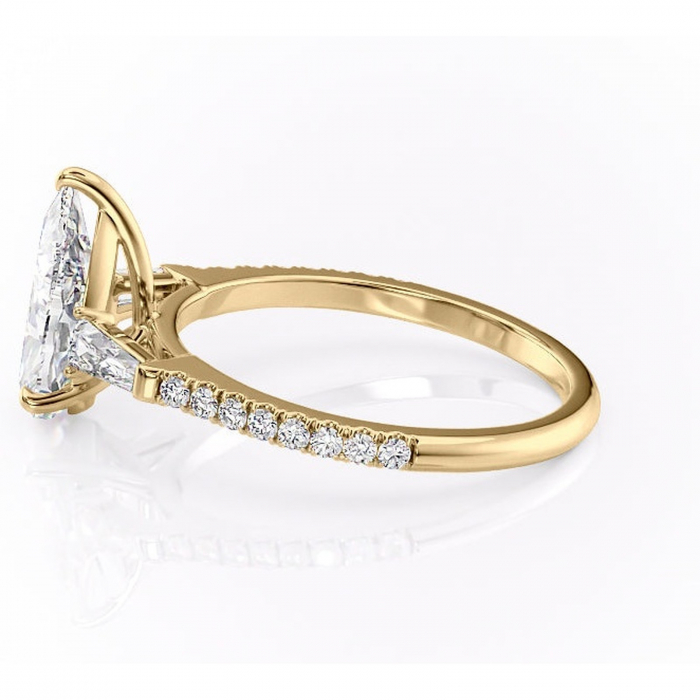 Inel de logodnă Theodora din aur Galben 18kt cu moissanite tăietură pară – Montură cu trei pietre rafinată pentru profil înalt | Personalizează și configurează gratuit online [6]