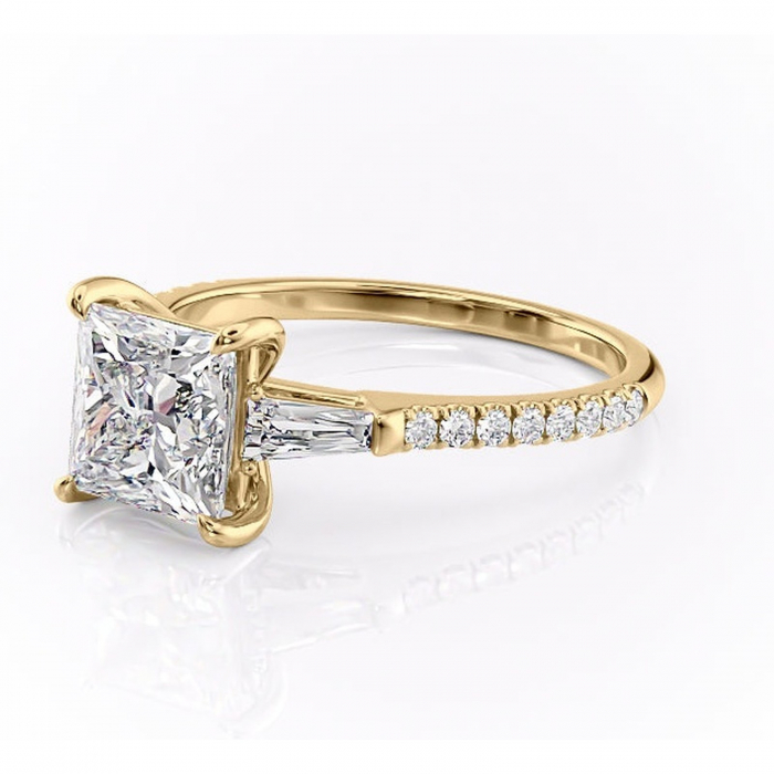 Inel de logodnă Theodora din aur Galben 14kt cu moissanite tăietură princess – Montură cu trei pietre rafinată pentru profil înalt | Personalizează și configurează gratuit online [7]