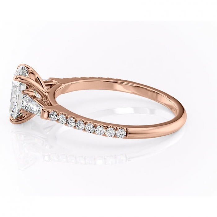 Inel de logodnă Theodora din aur Rose 14kt cu moissanite tăietură asscher – Montură cu trei pietre rafinată pentru profil înalt | Personalizează și configurează gratuit online [6]