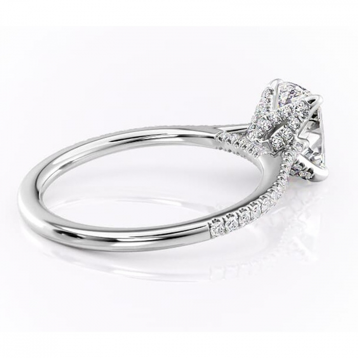 Inel de logodnă Tove din aur Alb 14kt cu moissanite tăietură pernă – Montură pavé rafinată pentru profil înalt | Personalizează și configurează gratuit online [3]