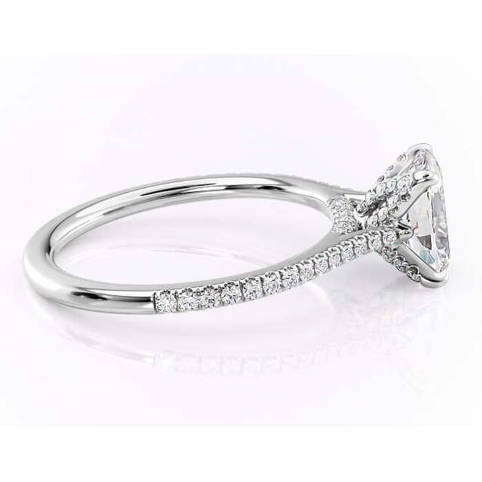 Inel de logodnă Tove din aur Alb 14kt cu moissanite tăietură pernă – Montură pavé rafinată pentru profil înalt | Personalizează și configurează gratuit online [2]