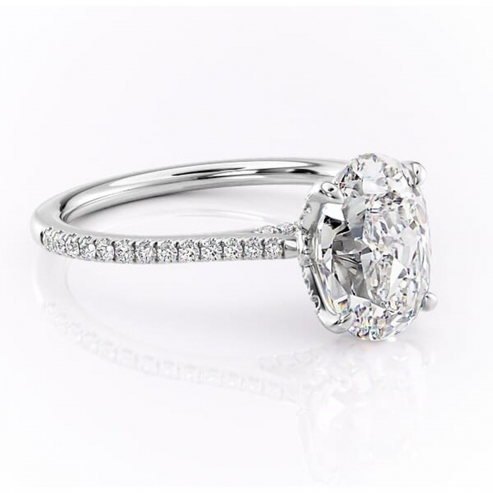 Inel de logodnă Tove din aur Alb 14kt cu moissanite tăietură ovală – Montură pavé rafinată pentru profil înalt | Personalizează și configurează gratuit online [1]