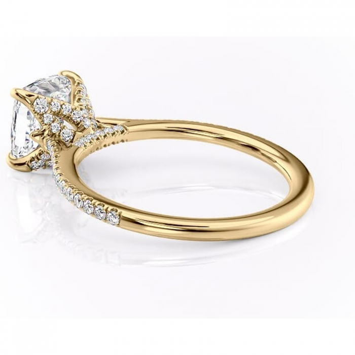 Inel de logodnă Tove din aur Galben 18kt cu moissanite tăietură pernă – Montură pavé rafinată pentru profil înalt | Personalizează și configurează gratuit online [5]