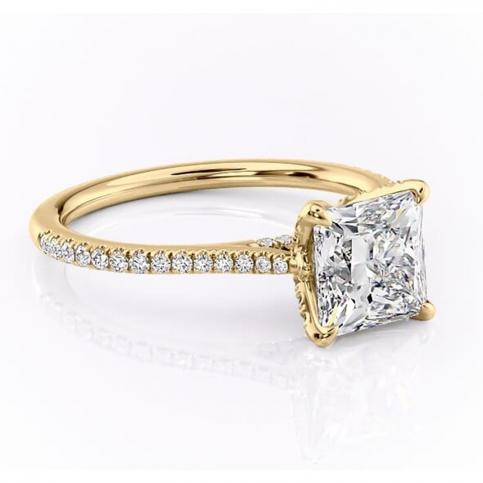 Inel de logodnă Tove din aur Galben 14kt cu moissanite tăietură princess – Montură pavé rafinată pentru profil înalt | Personalizează și configurează gratuit online [1]