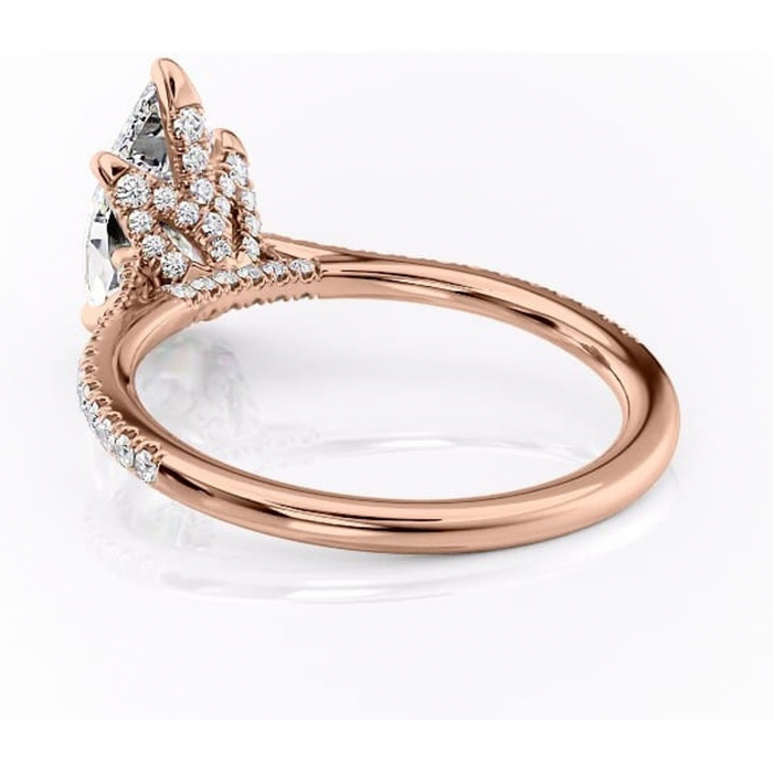 Inel de logodnă Tove din aur Rose 18kt cu moissanite tăietură pară – Montură pavé rafinată pentru profil înalt | Personalizează și configurează gratuit online [4]