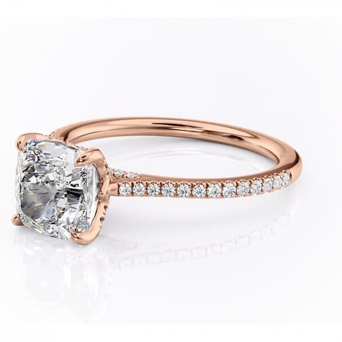 Inel de logodnă Tove din aur Rose 14kt cu moissanite tăietură pernă – Montură pavé rafinată pentru profil înalt | Personalizează și configurează gratuit online [7]