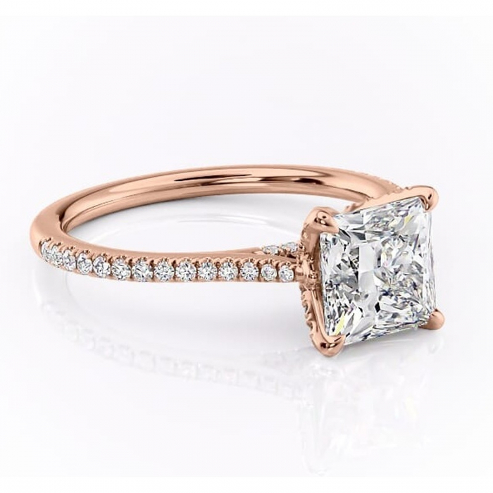 Inel de logodnă Tove din aur Rose 18kt cu moissanite tăietură princess – Montură pavé rafinată pentru profil înalt | Personalizează și configurează gratuit online [1]