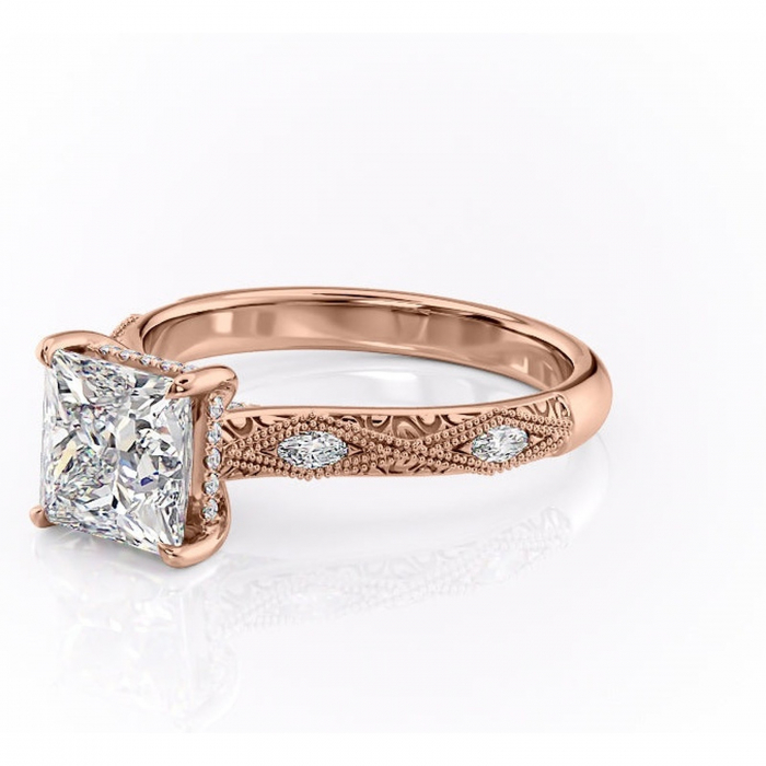 Inel de logodnă Vespera din aur Rose 18kt cu moissanite tăietură princess – Pietre laterale rafinată pentru profil înalt | Personalizează și configurează gratuit online [7]