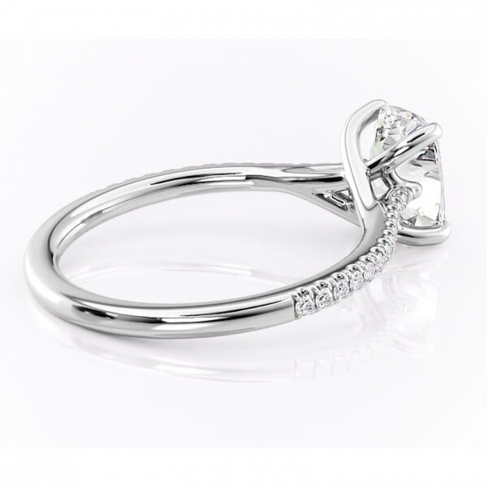 Inel de logodnă Victoria din aur Alb 14kt cu moissanite tăietură pernă – Montură pavé rafinată pentru profil mediu | Personalizează și configurează gratuit online [3]