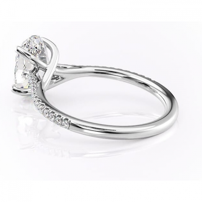 Inel de logodnă Victoria din aur Alb 14kt cu moissanite tăietură ovală – Montură pavé rafinată pentru profil mediu | Personalizează și configurează gratuit online [5]