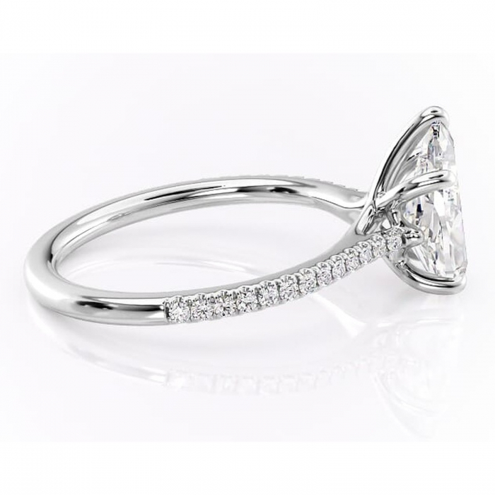 Inel de logodnă Victoria din aur Alb 14kt cu moissanite tăietură pară – Montură pavé rafinată pentru profil mediu | Personalizează și configurează gratuit online [2]