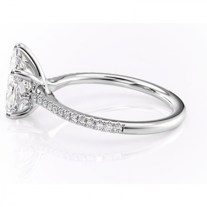 Inel de logodnă Victoria din aur Alb 14kt cu moissanite tăietură pară – Montură pavé rafinată pentru profil mediu | Personalizează și configurează gratuit online [6]