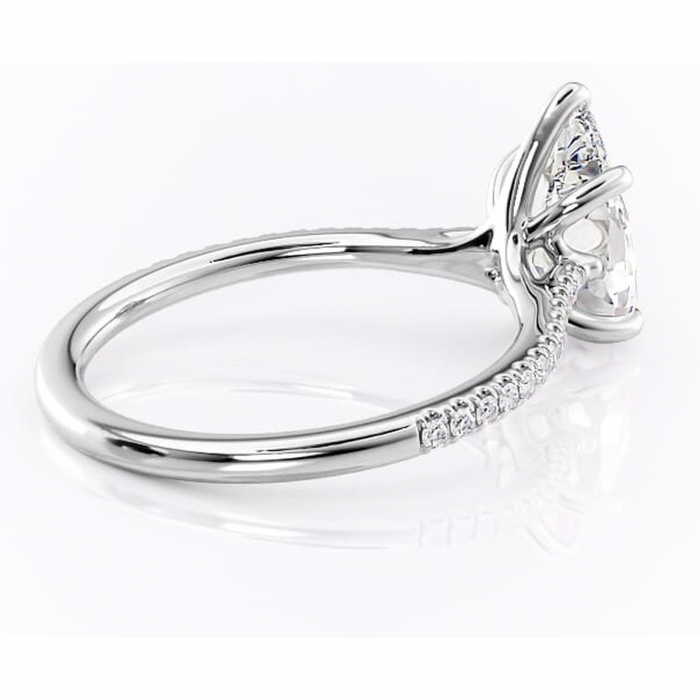 Inel de logodnă Victoria din aur Alb 14kt cu moissanite tăietură pară – Montură pavé rafinată pentru profil mediu | Personalizează și configurează gratuit online [3]