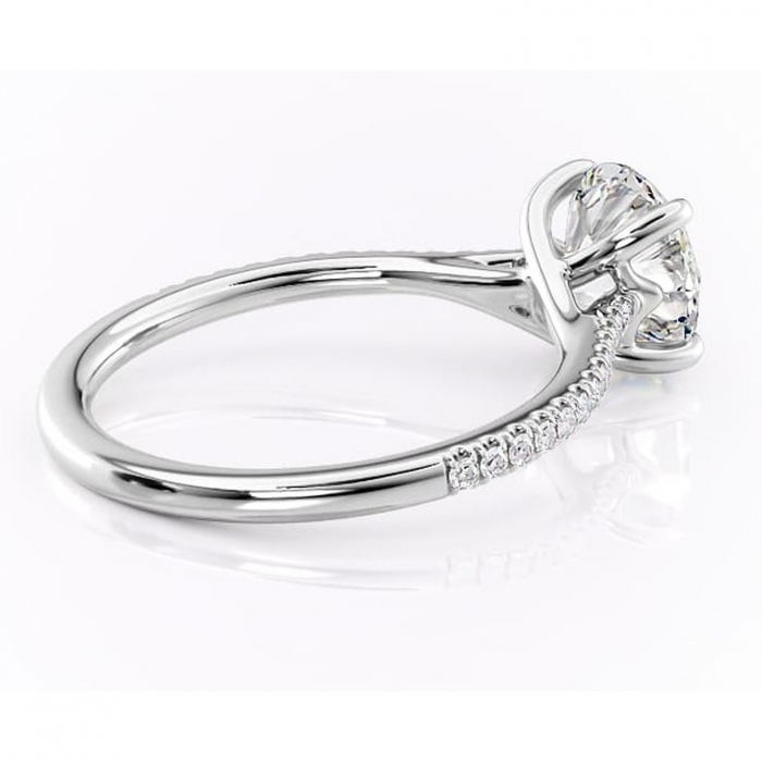 Inel de logodnă Victoria din aur Alb 14kt cu moissanite tăietură rotundă – Montură pavé rafinată pentru profil mediu | Personalizează și configurează gratuit online [3]