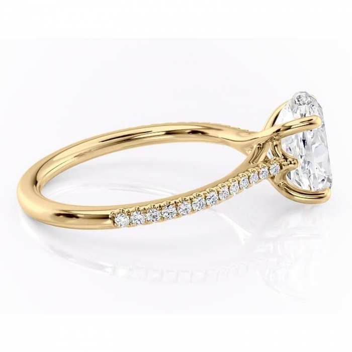 Inel de logodnă Victoria din aur Galben 14kt cu moissanite tăietură ovală – Montură pavé rafinată pentru profil mediu | Personalizează și configurează gratuit online [2]