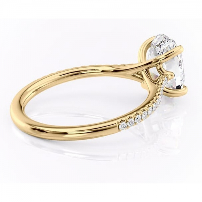 Inel de logodnă Victoria din aur Galben 14kt cu moissanite tăietură ovală – Montură pavé rafinată pentru profil mediu | Personalizează și configurează gratuit online [3]