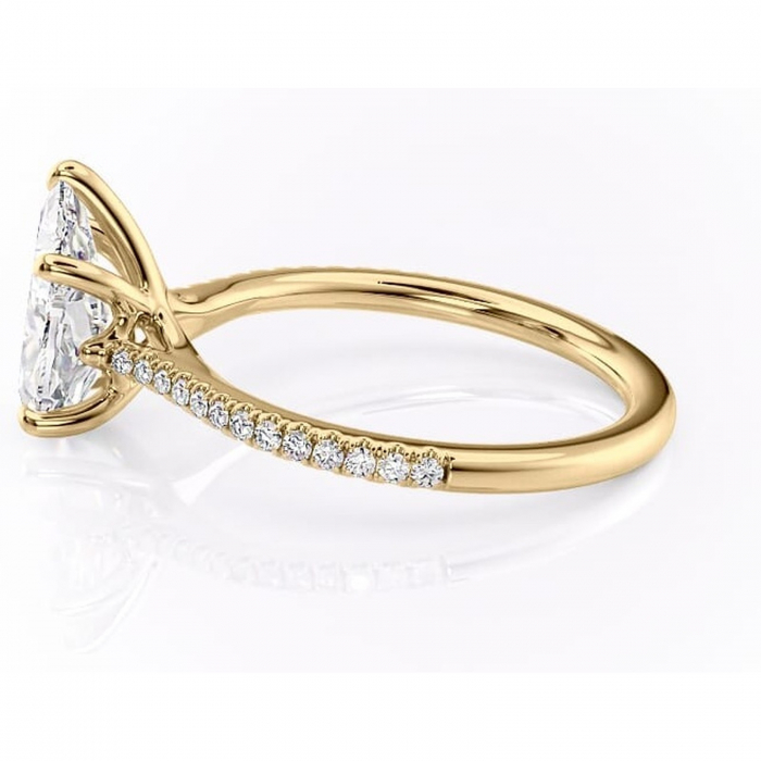 Inel de logodnă Victoria din aur Galben 14kt cu moissanite tăietură pară – Montură pavé rafinată pentru profil mediu | Personalizează și configurează gratuit online [6]