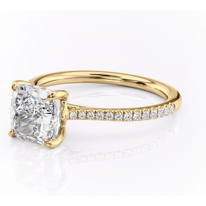 Inel de logodnă Victoria din aur Galben 14kt cu moissanite tăietură pernă – Montură pavé rafinată pentru profil mediu | Personalizează și configurează gratuit online [7]