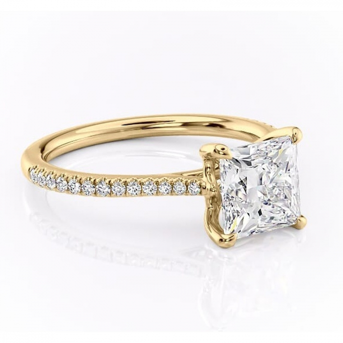 Inel de logodnă Victoria din aur Galben 14kt cu moissanite tăietură princess – Montură pavé rafinată pentru profil mediu | Personalizează și configurează gratuit online [1]