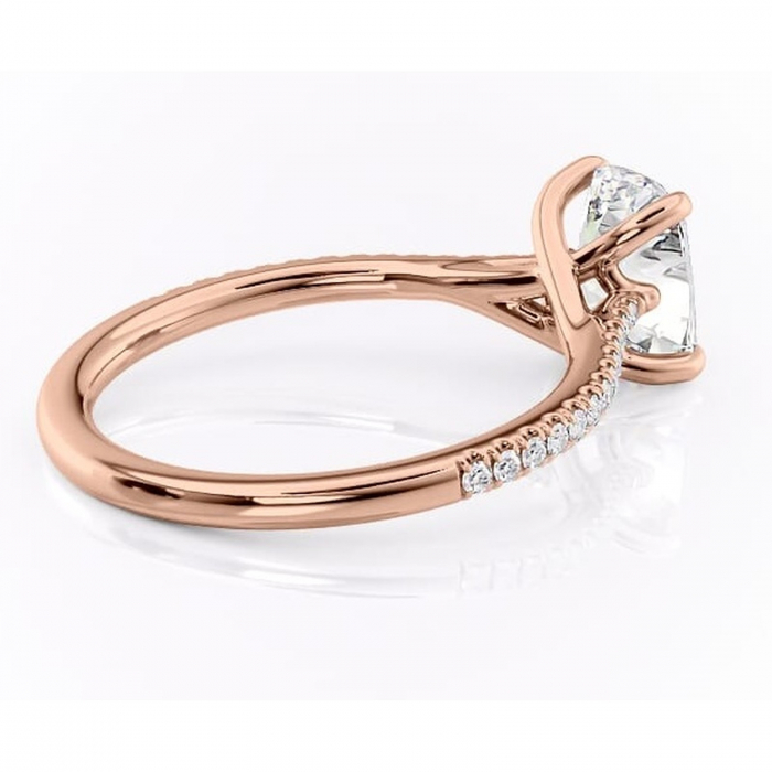 Inel de logodnă Victoria din aur Rose 14kt cu moissanite tăietură pernă – Montură pavé rafinată pentru profil mediu | Personalizează și configurează gratuit online [3]