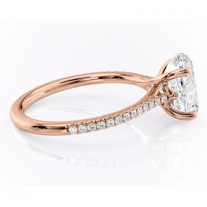 Inel de logodnă Victoria din aur Rose 14kt cu moissanite tăietură ovală – Montură pavé rafinată pentru profil mediu | Personalizează și configurează gratuit online [2]