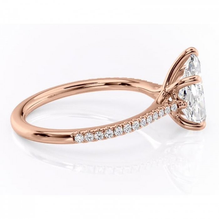 Inel de logodnă Victoria din aur Rose 18kt cu moissanite tăietură pară – Montură pavé rafinată pentru profil mediu | Personalizează și configurează gratuit online [2]
