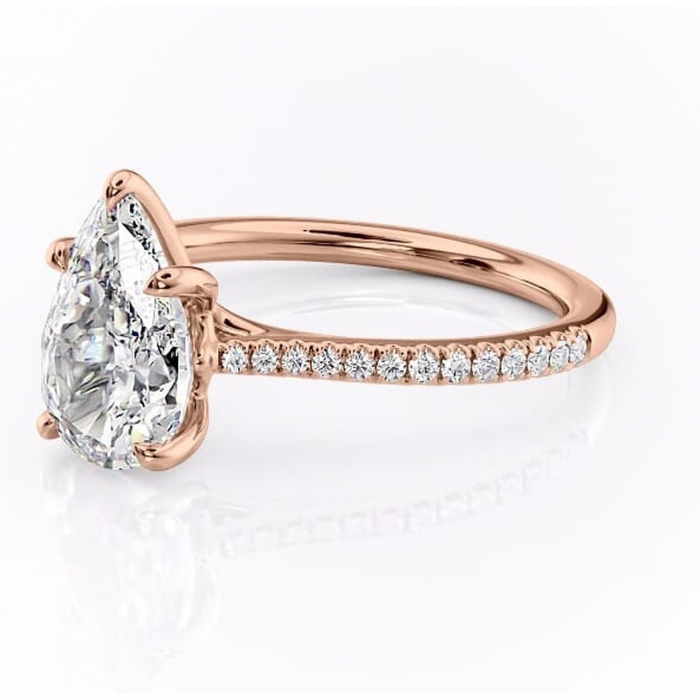 Inel de logodnă Victoria din aur Rose 18kt cu moissanite tăietură pară – Montură pavé rafinată pentru profil mediu | Personalizează și configurează gratuit online [7]
