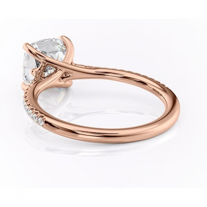 Inel de logodnă Victoria din aur Rose 18kt cu moissanite tăietură pernă – Montură pavé rafinată pentru profil mediu | Personalizează și configurează gratuit online [4]