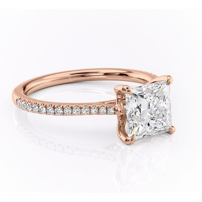 Inel de logodnă Victoria din aur Rose 18kt cu moissanite tăietură princess – Montură pavé rafinată pentru profil mediu | Personalizează și configurează gratuit online [1]