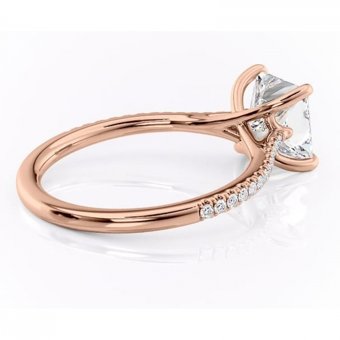 Inel de logodnă Victoria din aur Rose 18kt cu moissanite tăietură princess – Montură pavé rafinată pentru profil mediu | Personalizează și configurează gratuit online [3]