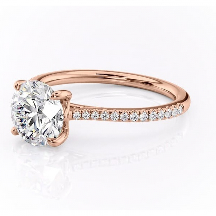 Inel de logodnă Victoria din aur Rose 14kt cu moissanite tăietură rotundă – Montură pavé rafinată pentru profil mediu | Personalizează și configurează gratuit online [7]
