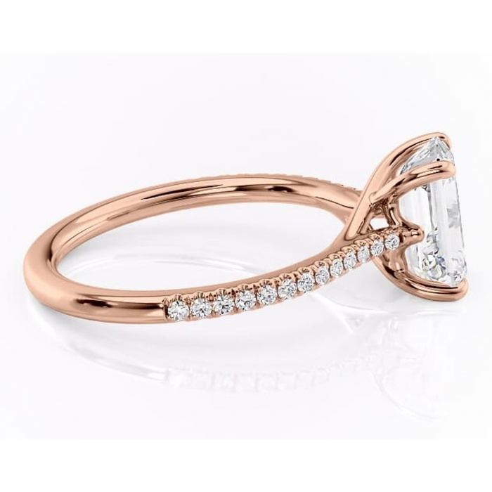 Inel de logodnă Victoria din aur Rose 14kt cu moissanite tăietură smarald – Montură pavé rafinată pentru profil mediu | Personalizează și configurează gratuit online [2]