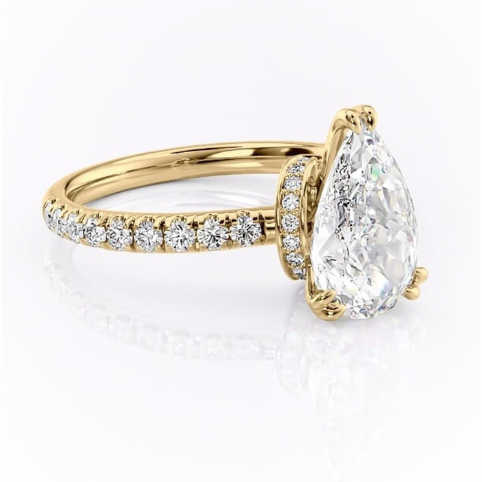 Inel de logodnă Vivienne din aur Galben 18kt cu moissanite tăietură pară – Montură pavé rafinată pentru profil înalt | Personalizează și configurează gratuit online [1]
