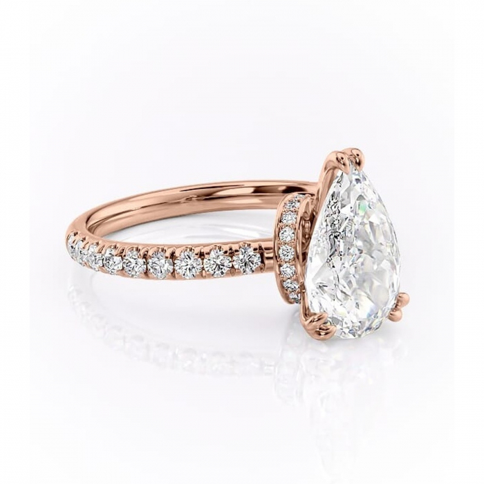 Inel de logodnă Vivienne din aur Rose 18kt cu moissanite tăietură pară – Montură pavé rafinată pentru profil înalt | Personalizează și configurează gratuit online [1]