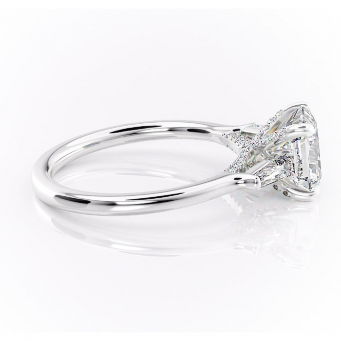 Inel de logodnă Ysella din aur Alb 14kt cu moissanite tăietură asscher – Montură cu trei pietre rafinată pentru profil înalt | Personalizează și configurează gratuit online [2]